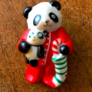 Fun world Christmas Resin Panda brooch #7005 S Lehman